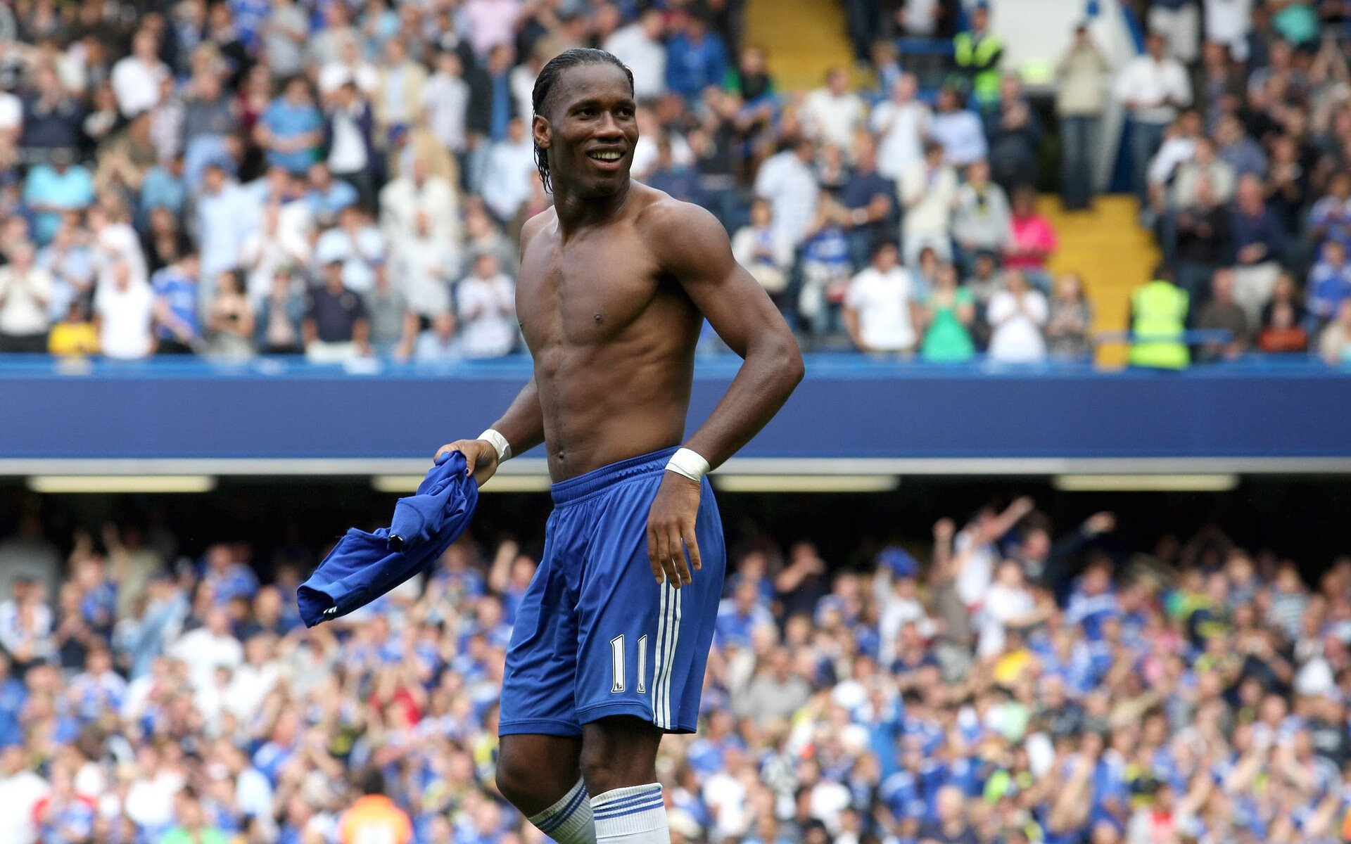 每体：阿劳霍可能会在欧冠中继续首发，而孔德将会轮休，阿劳霍进球